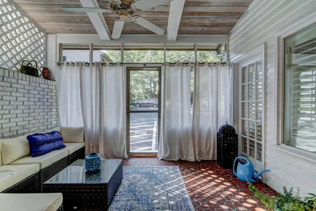 5233 Glenridge Drive Ne, Atlanta, Georgia 30342, 3 Bedrooms Bedrooms, ,2 BathroomsBathrooms,Residential,Sold,5233 Glenridge Drive Ne,5962714