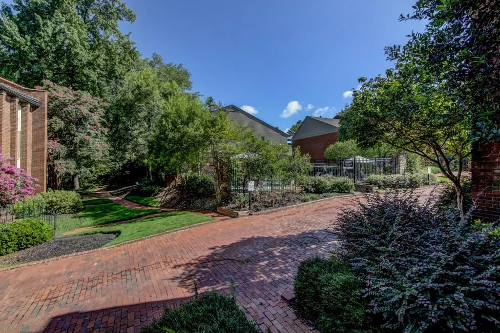 5233 Glenridge Drive Ne, Atlanta, Georgia 30342, 3 Bedrooms Bedrooms, ,2 BathroomsBathrooms,Residential,Sold,5233 Glenridge Drive Ne,5962714