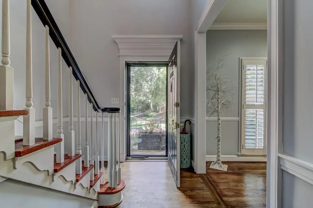 5233 Glenridge Drive Ne, Atlanta, Georgia 30342, 3 Bedrooms Bedrooms, ,2 BathroomsBathrooms,Residential,Sold,5233 Glenridge Drive Ne,5962714