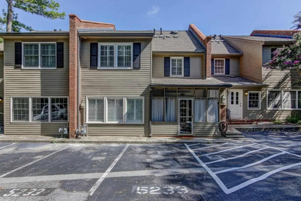 5233 Glenridge Drive Ne, Atlanta, Georgia 30342, 3 Bedrooms Bedrooms, ,2 BathroomsBathrooms,Residential,Sold,5233 Glenridge Drive Ne,5962714