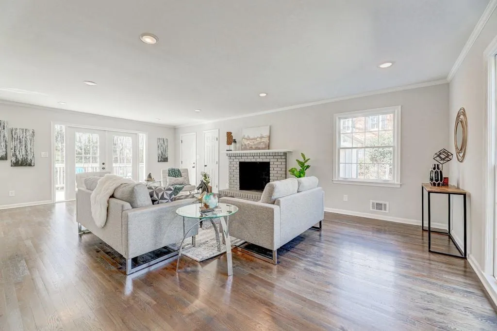 125 W Spalding Drive, Sandy Springs, Georgia 30328, 4 Bedrooms Bedrooms, ,2 BathroomsBathrooms,Residential,Sold,125 W Spalding Drive,6681070