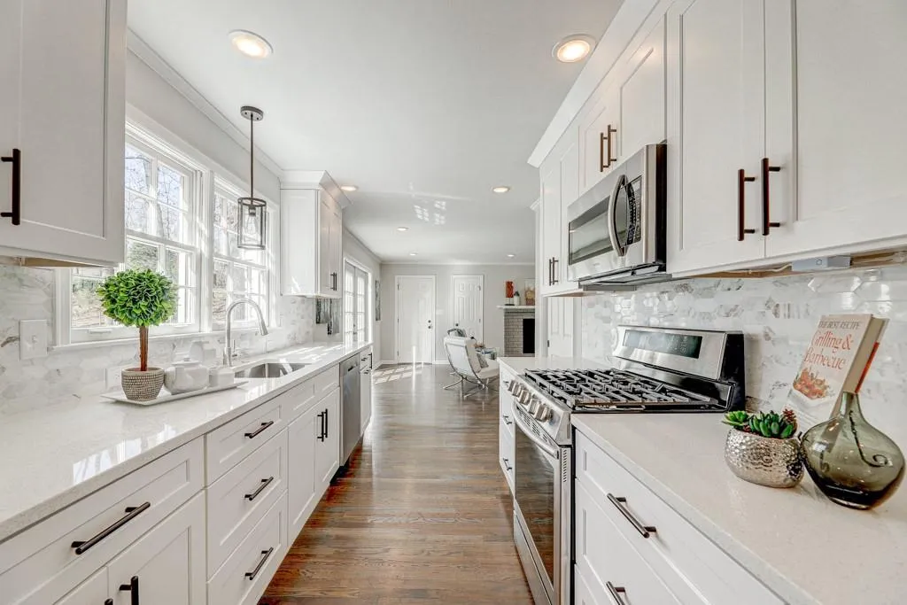 125 W Spalding Drive, Sandy Springs, Georgia 30328, 4 Bedrooms Bedrooms, ,2 BathroomsBathrooms,Residential,Sold,125 W Spalding Drive,6681070