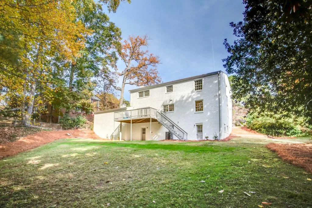 125 W Spalding Drive, Sandy Springs, Georgia 30328, 4 Bedrooms Bedrooms, ,2 BathroomsBathrooms,Residential,Sold,125 W Spalding Drive,6681070