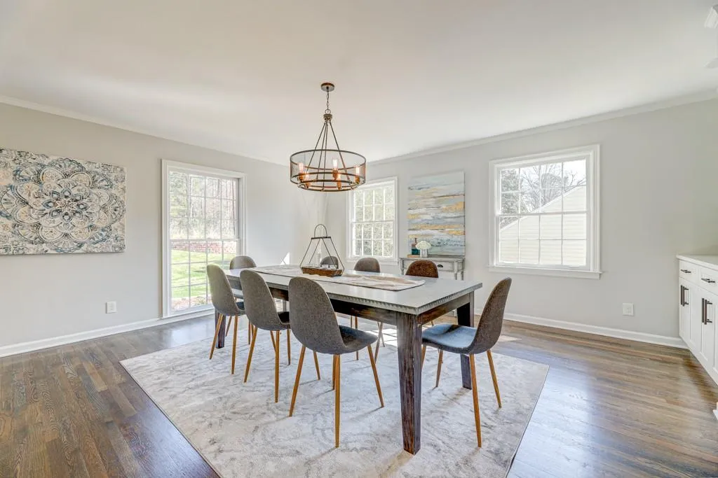125 W Spalding Drive, Sandy Springs, Georgia 30328, 4 Bedrooms Bedrooms, ,2 BathroomsBathrooms,Residential,Sold,125 W Spalding Drive,6681070