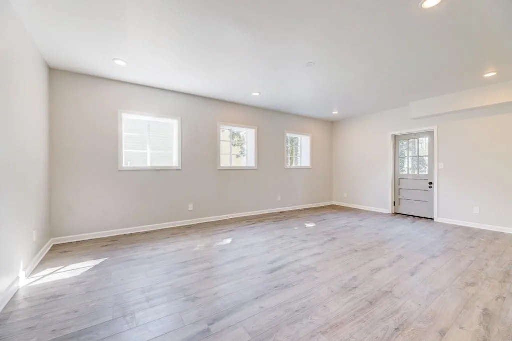 125 W Spalding Drive, Sandy Springs, Georgia 30328, 4 Bedrooms Bedrooms, ,2 BathroomsBathrooms,Residential,Sold,125 W Spalding Drive,6681070