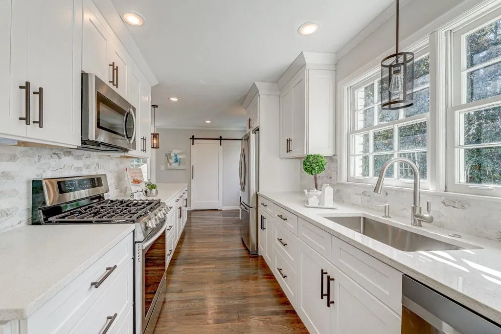125 W Spalding Drive, Sandy Springs, Georgia 30328, 4 Bedrooms Bedrooms, ,2 BathroomsBathrooms,Residential,Sold,125 W Spalding Drive,6681070
