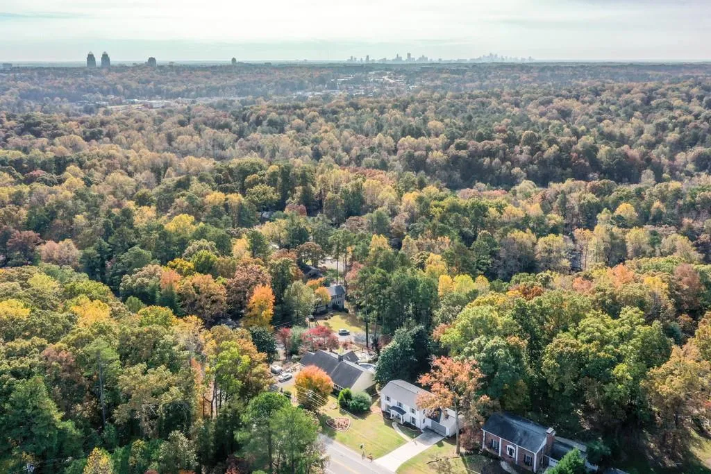 125 W Spalding Drive, Sandy Springs, Georgia 30328, 4 Bedrooms Bedrooms, ,2 BathroomsBathrooms,Residential,Sold,125 W Spalding Drive,6681070