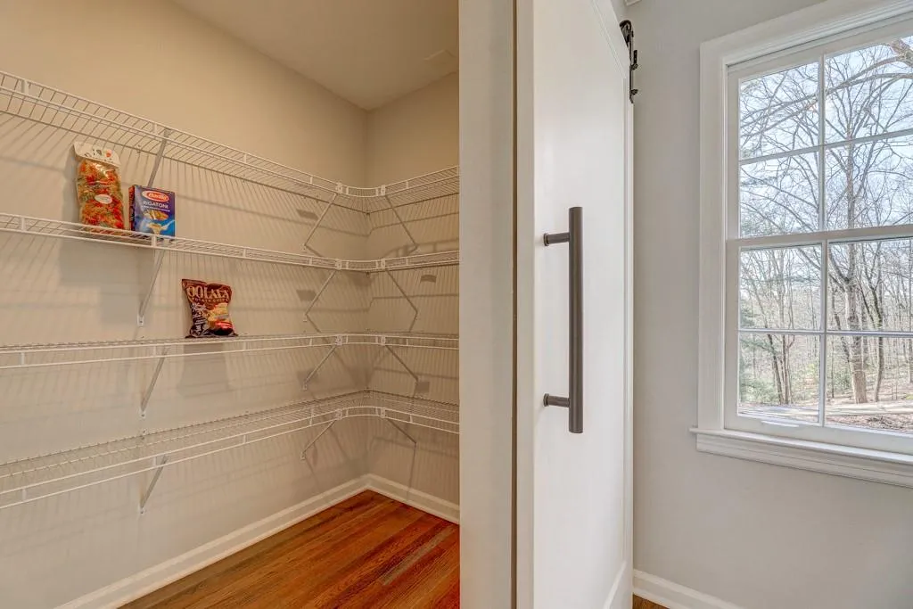 125 W Spalding Drive, Sandy Springs, Georgia 30328, 4 Bedrooms Bedrooms, ,2 BathroomsBathrooms,Residential,Sold,125 W Spalding Drive,6681070