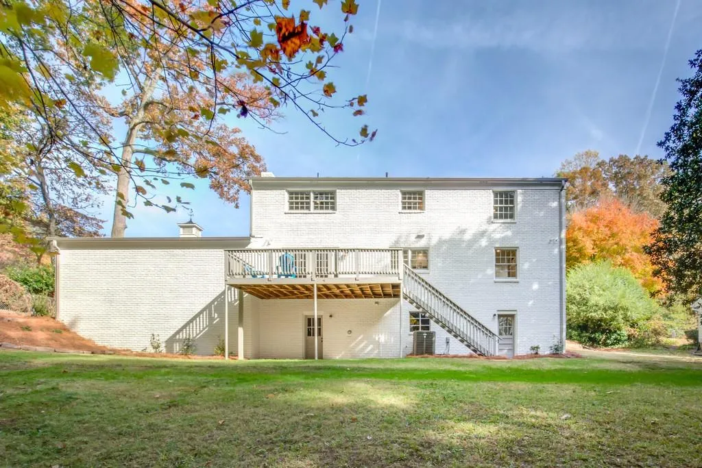 125 W Spalding Drive, Sandy Springs, Georgia 30328, 4 Bedrooms Bedrooms, ,2 BathroomsBathrooms,Residential,Sold,125 W Spalding Drive,6681070