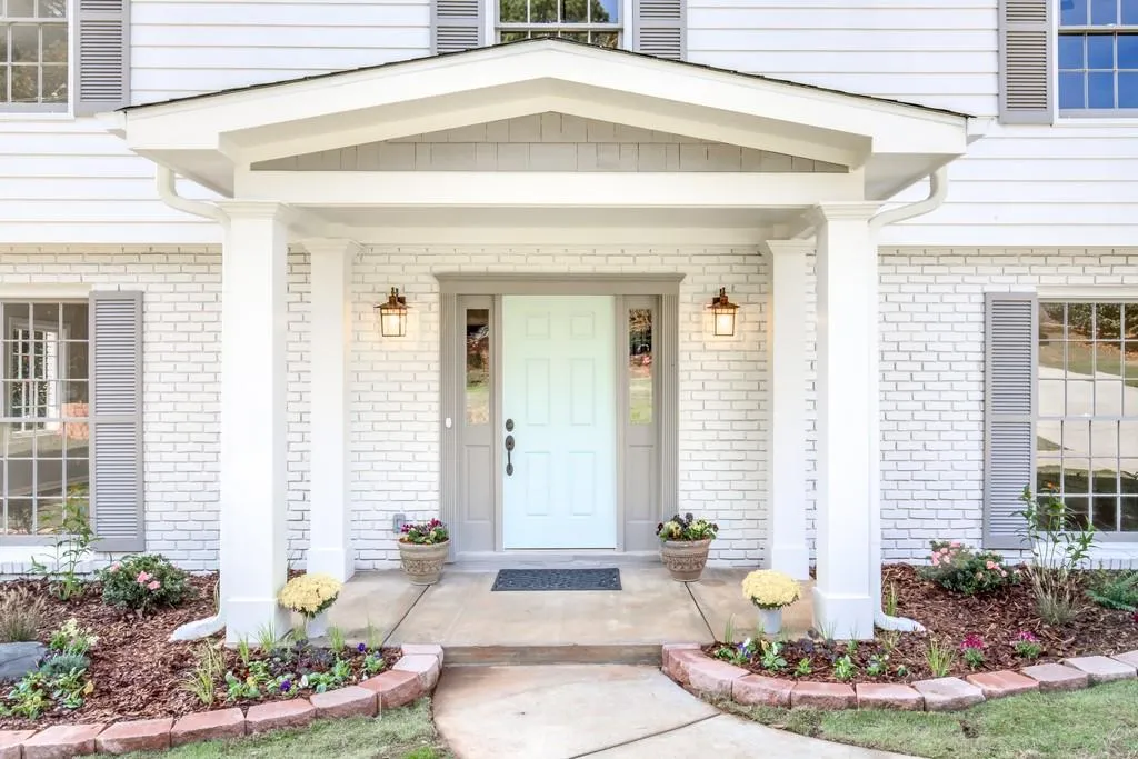 125 W Spalding Drive, Sandy Springs, Georgia 30328, 4 Bedrooms Bedrooms, ,2 BathroomsBathrooms,Residential,Sold,125 W Spalding Drive,6681070