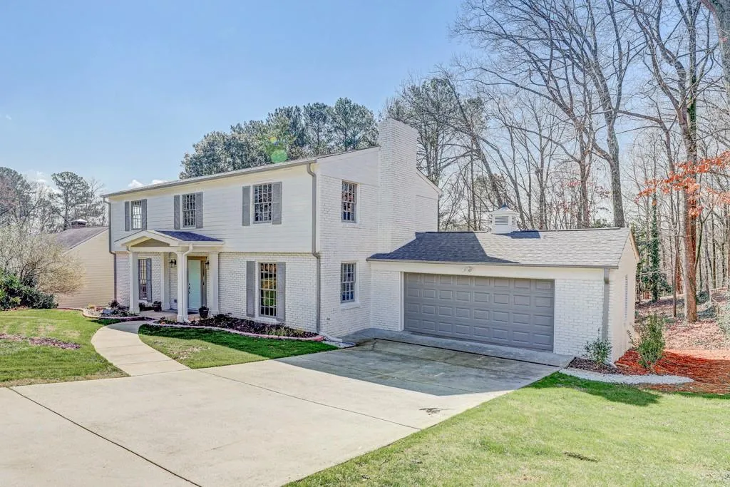 125 W Spalding Drive, Sandy Springs, Georgia 30328, 4 Bedrooms Bedrooms, ,2 BathroomsBathrooms,Residential,Sold,125 W Spalding Drive,6681070