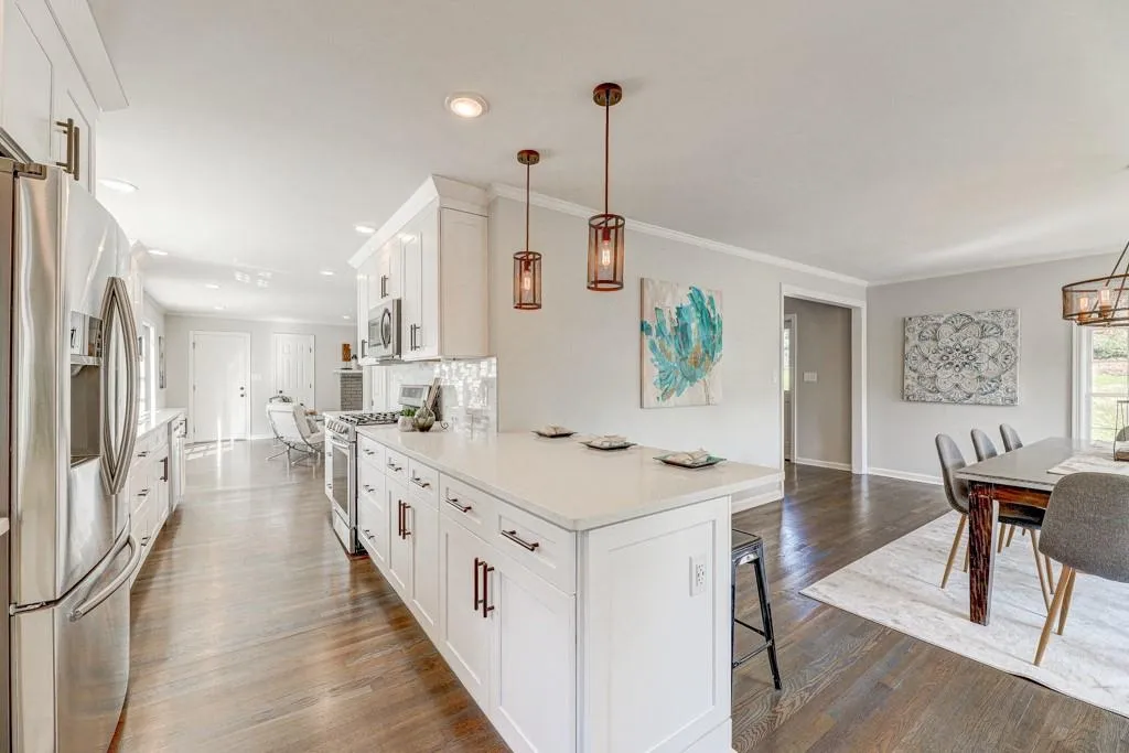 125 W Spalding Drive, Sandy Springs, Georgia 30328, 4 Bedrooms Bedrooms, ,2 BathroomsBathrooms,Residential,Sold,125 W Spalding Drive,6681070