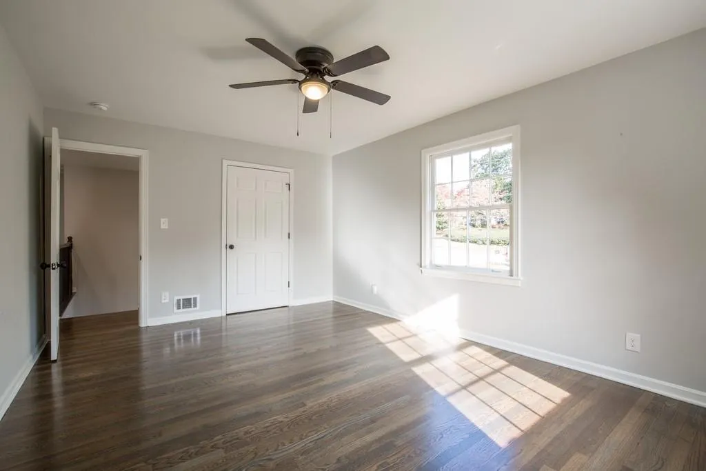 125 W Spalding Drive, Sandy Springs, Georgia 30328, 4 Bedrooms Bedrooms, ,2 BathroomsBathrooms,Residential,Sold,125 W Spalding Drive,6681070