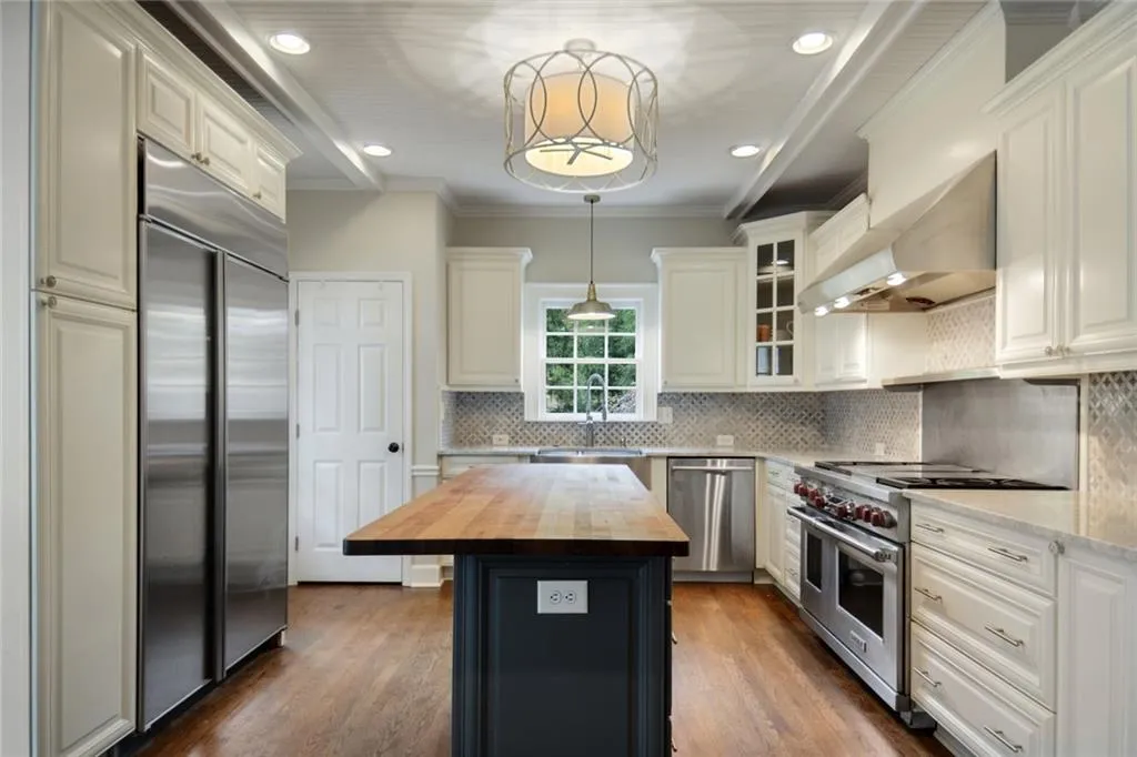 8085 Habersham Waters Road, Sandy Springs, Georgia 30350, 5 Bedrooms Bedrooms, ,4 BathroomsBathrooms,Residential,Sold,8085 Habersham Waters Road,6897113