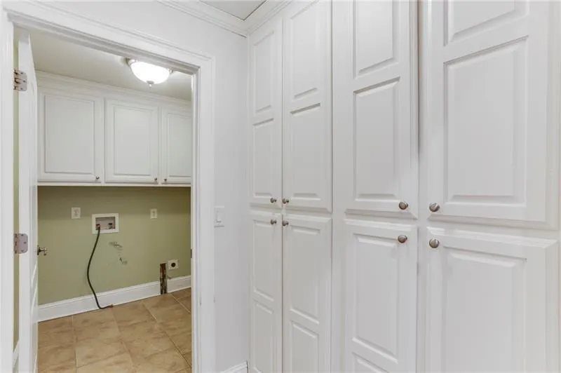 4690 High Point Road, Atlanta, Georgia 30342, 4 Bedrooms Bedrooms, ,3 BathroomsBathrooms,Residential,Sold,4690 High Point Road,6749880