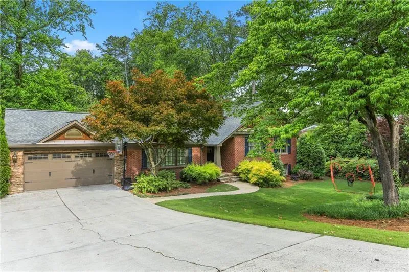 4690 High Point Road, Atlanta, Georgia 30342, 4 Bedrooms Bedrooms, ,3 BathroomsBathrooms,Residential,Sold,4690 High Point Road,6749880