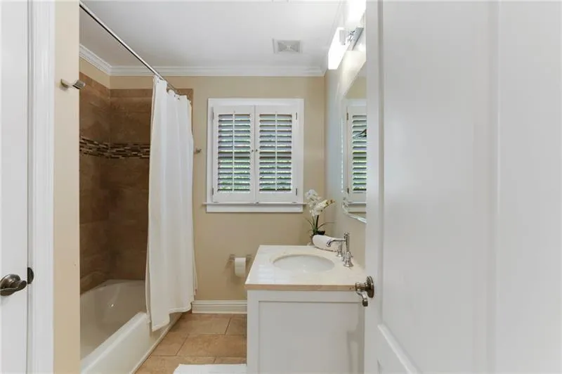 4690 High Point Road, Atlanta, Georgia 30342, 4 Bedrooms Bedrooms, ,3 BathroomsBathrooms,Residential,Sold,4690 High Point Road,6749880