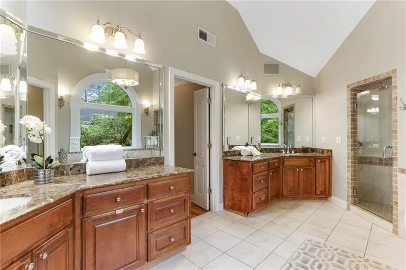 4690 High Point Road, Atlanta, Georgia 30342, 4 Bedrooms Bedrooms, ,3 BathroomsBathrooms,Residential,Sold,4690 High Point Road,6749880