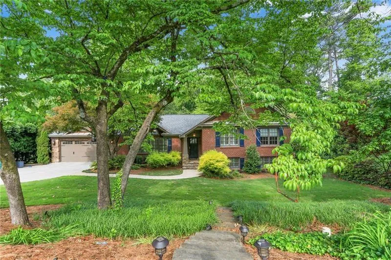 4690 High Point Road, Atlanta, Georgia 30342, 4 Bedrooms Bedrooms, ,3 BathroomsBathrooms,Residential,Sold,4690 High Point Road,6749880