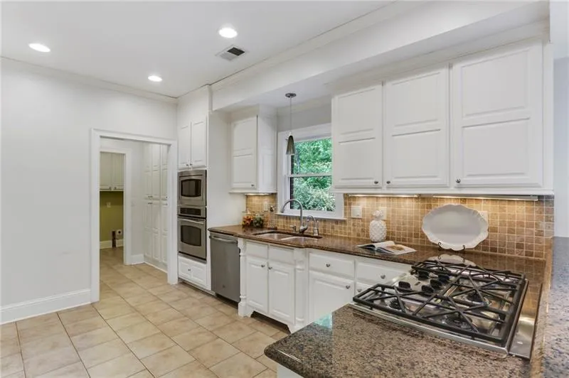 4690 High Point Road, Atlanta, Georgia 30342, 4 Bedrooms Bedrooms, ,3 BathroomsBathrooms,Residential,Sold,4690 High Point Road,6749880