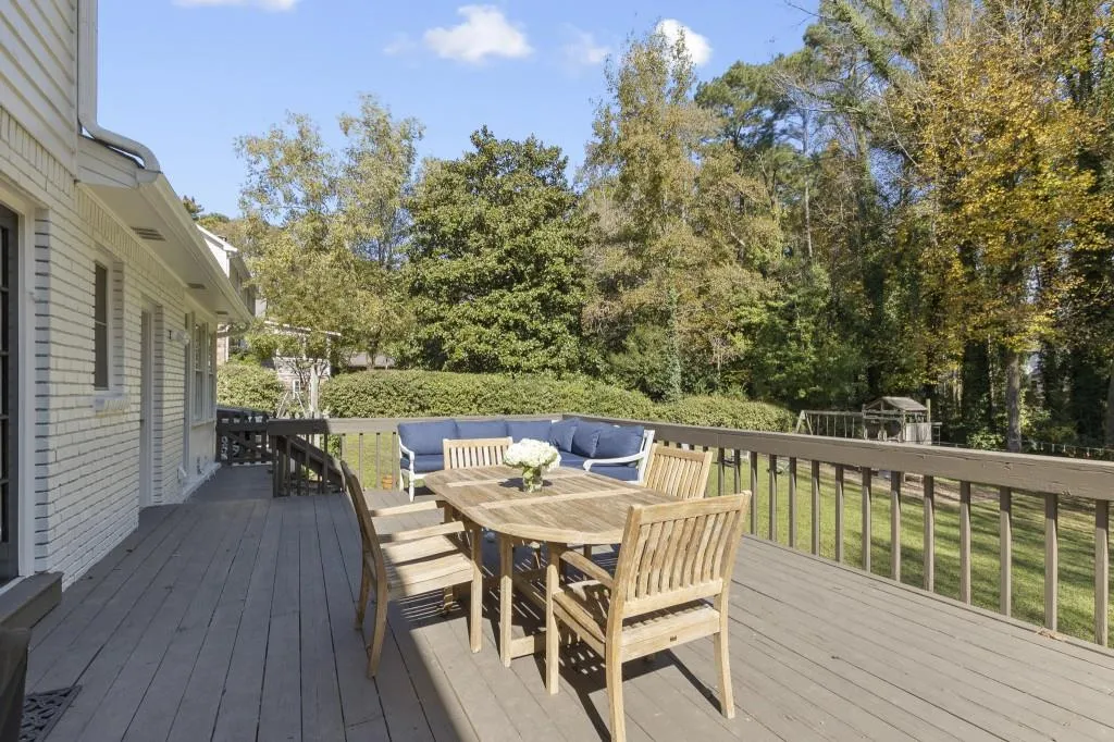 7385 Hunters Branch Drive, Atlanta, Georgia 30328, 5 Bedrooms Bedrooms, ,2 BathroomsBathrooms,Residential,Sold,7385 Hunters Branch Drive,6966537