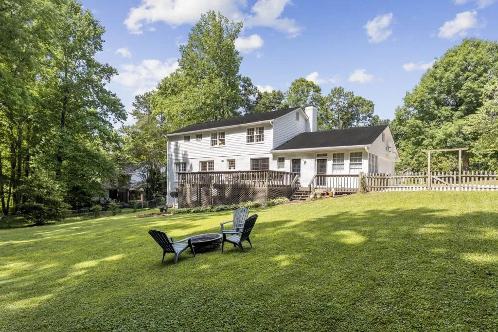 7385 Hunters Branch Drive, Atlanta, Georgia 30328, 5 Bedrooms Bedrooms, ,2 BathroomsBathrooms,Residential,Sold,7385 Hunters Branch Drive,6966537