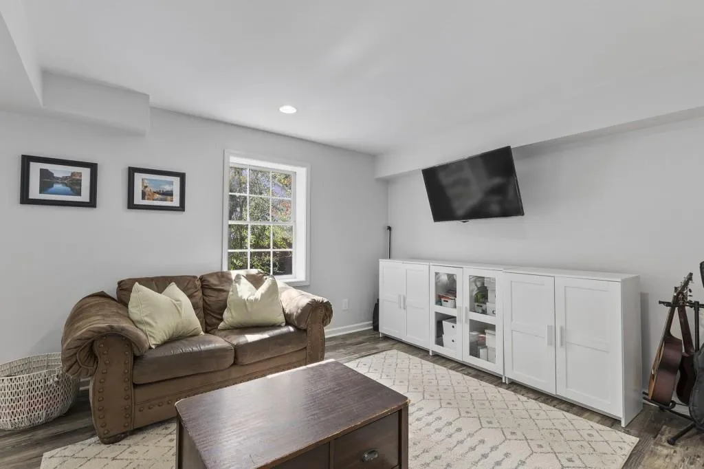 7385 Hunters Branch Drive, Atlanta, Georgia 30328, 5 Bedrooms Bedrooms, ,2 BathroomsBathrooms,Residential,Sold,7385 Hunters Branch Drive,6966537