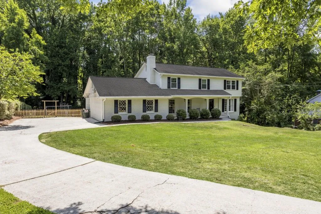 7385 Hunters Branch Drive, Atlanta, Georgia 30328, 5 Bedrooms Bedrooms, ,2 BathroomsBathrooms,Residential,Sold,7385 Hunters Branch Drive,6966537