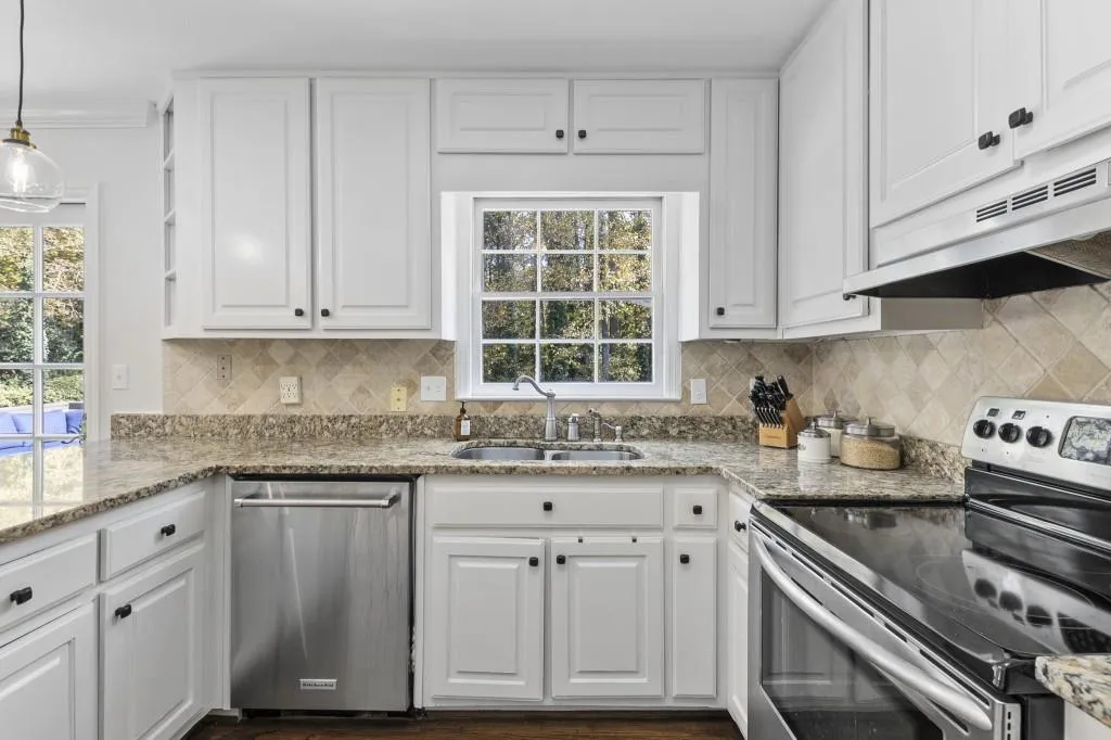 7385 Hunters Branch Drive, Atlanta, Georgia 30328, 5 Bedrooms Bedrooms, ,2 BathroomsBathrooms,Residential,Sold,7385 Hunters Branch Drive,6966537