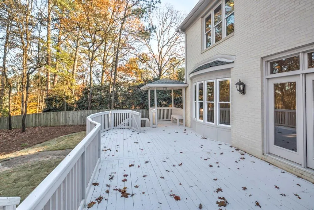 17 Heards Overlook Court, Atlanta, Georgia 30328, 5 Bedrooms Bedrooms, ,4 BathroomsBathrooms,Residential,Sold,17 Heards Overlook Court,5649103