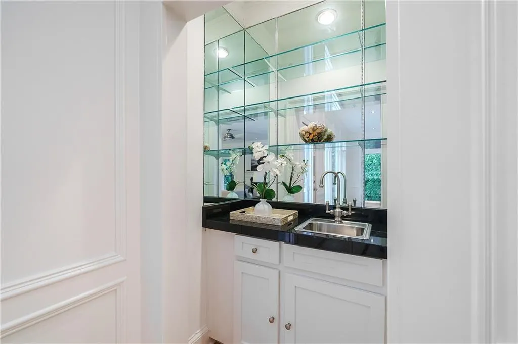 9667 Huntcliff Trace, Sandy Springs, Georgia 30350, 4 Bedrooms Bedrooms, ,4 BathroomsBathrooms,Residential,Sold,9667 Huntcliff Trace,6953382