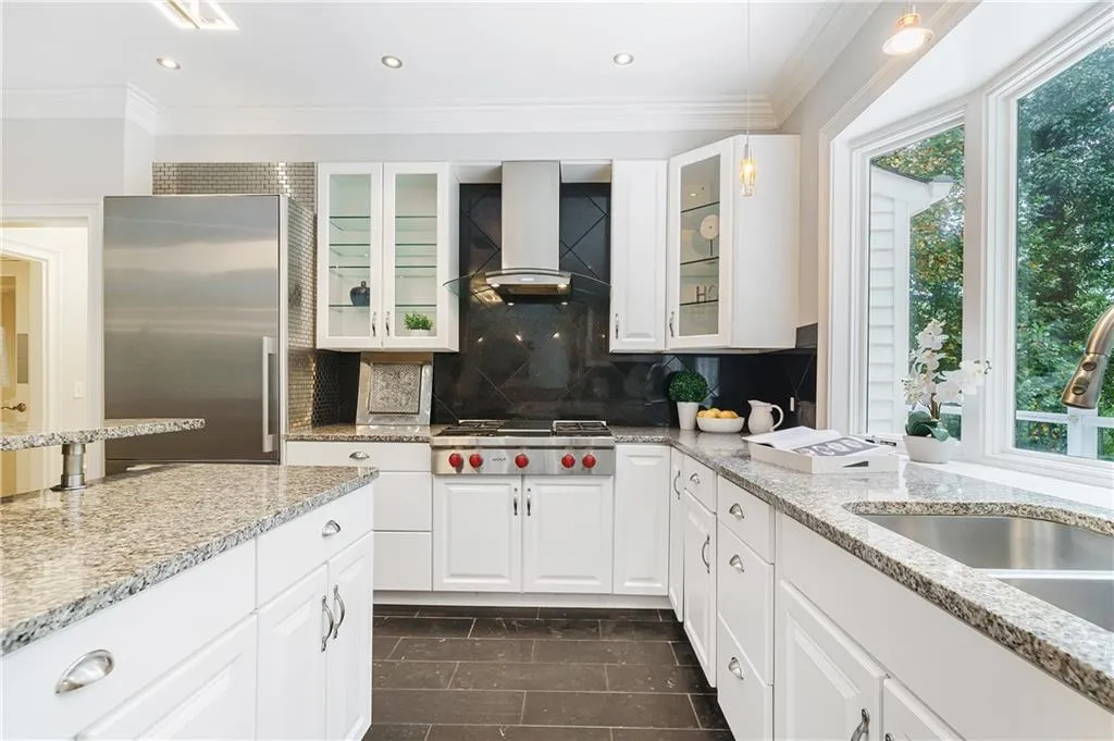 9667 Huntcliff Trace, Sandy Springs, Georgia 30350, 4 Bedrooms Bedrooms, ,4 BathroomsBathrooms,Residential,Sold,9667 Huntcliff Trace,6953382