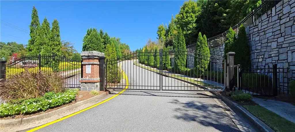 7490 Highland Bluff, Atlanta, Georgia 30328, 3 Bedrooms Bedrooms, ,3 BathroomsBathrooms,Residential,Sold,7490 Highland Bluff,6787417