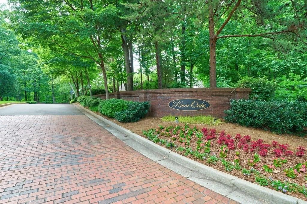 5636 River Oaks Place, Atlanta, Georgia 30327, 3 Bedrooms Bedrooms, ,2 BathroomsBathrooms,Residential,Sold,5636 River Oaks Place,7215892
