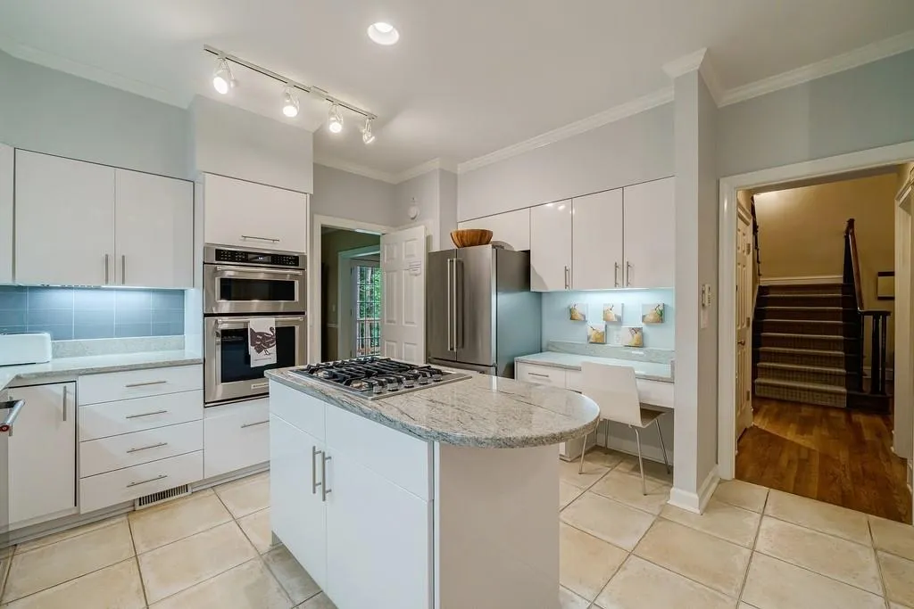 5636 River Oaks Place, Atlanta, Georgia 30327, 3 Bedrooms Bedrooms, ,2 BathroomsBathrooms,Residential,Sold,5636 River Oaks Place,7215892