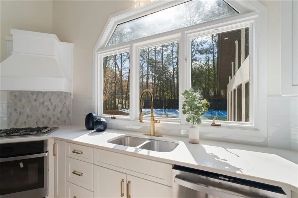 14 Ball Creek Way, Atlanta, Georgia 30350, 6 Bedrooms Bedrooms, ,5 BathroomsBathrooms,Residential,For Sale,14 Ball Creek Way,7738408