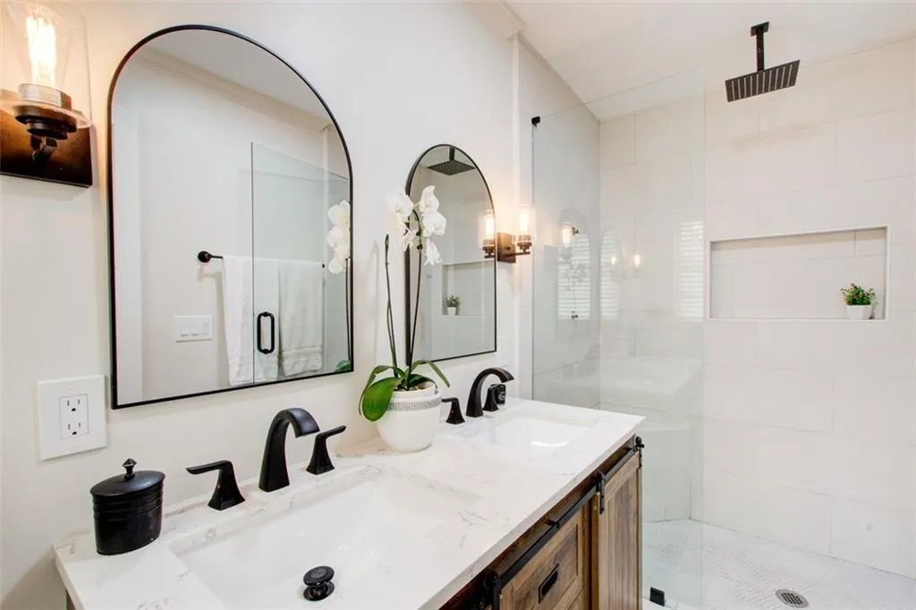 Primary spa like bathroom