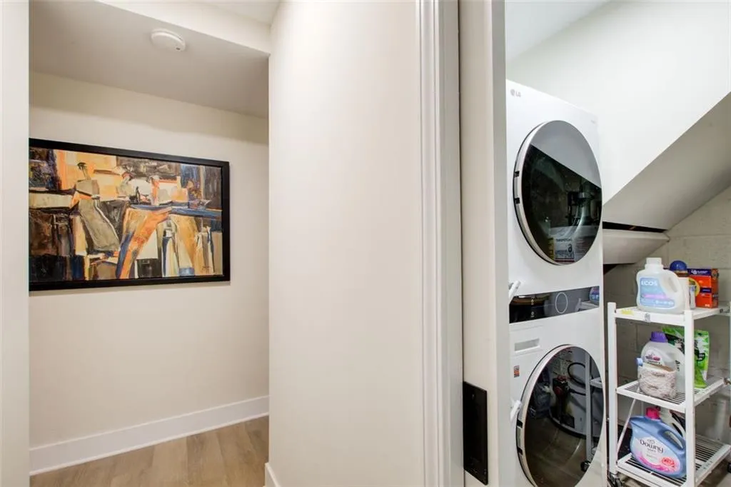 636 Pauley Place, Atlanta, Georgia 30328, 4 Bedrooms Bedrooms, ,3 BathroomsBathrooms,Residential,For Sale,636 Pauley Place,7634600