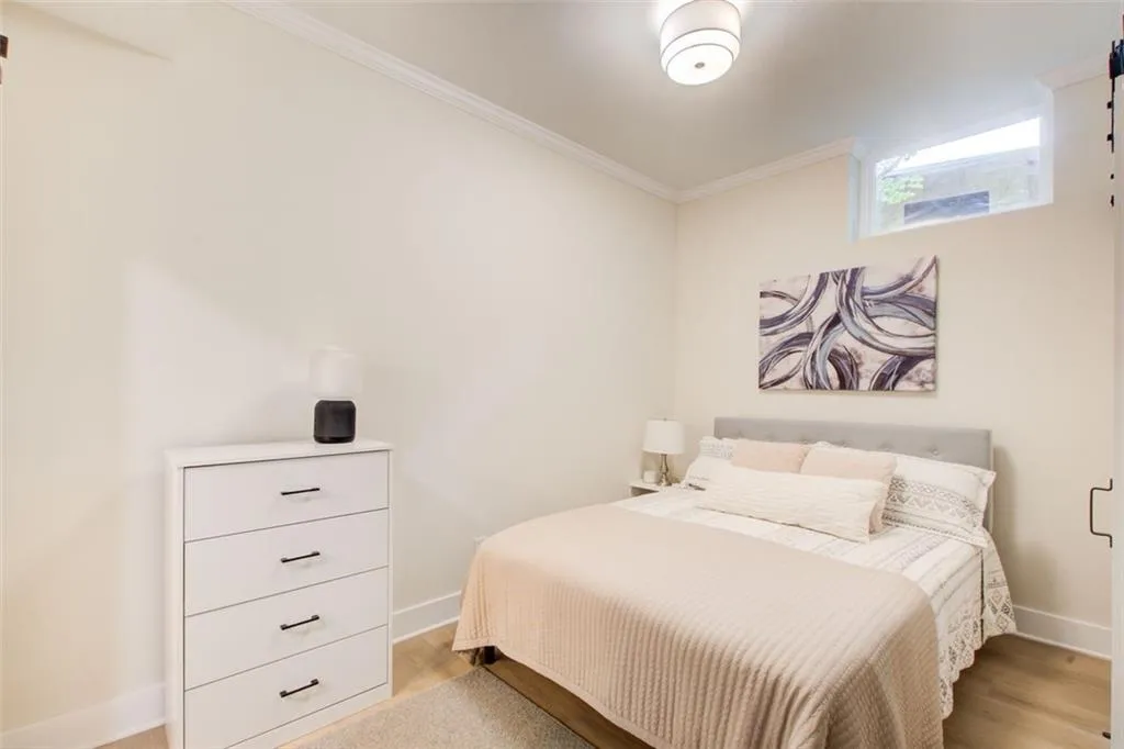 Terrace level bedroom