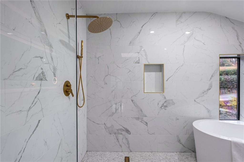 Bathroom featuring a tile shower