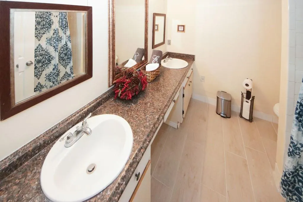 6851 Roswell Road Unit K-3, Sandy Springs, Georgia 30328, 2 Bedrooms Bedrooms, ,2 BathroomsBathrooms,Residential,Sold,6851 Roswell Road Unit K-3,6690196