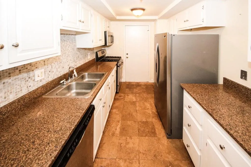 6851 Roswell Road Unit K-3, Sandy Springs, Georgia 30328, 2 Bedrooms Bedrooms, ,2 BathroomsBathrooms,Residential,Sold,6851 Roswell Road Unit K-3,6690196