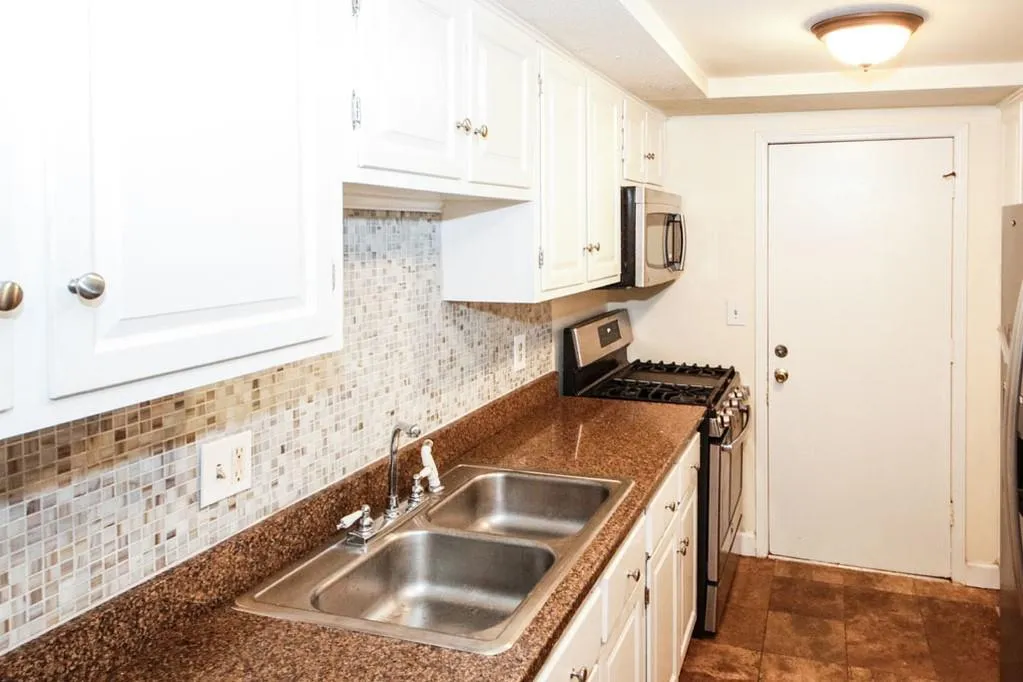 6851 Roswell Road Unit K-3, Sandy Springs, Georgia 30328, 2 Bedrooms Bedrooms, ,2 BathroomsBathrooms,Residential,Sold,6851 Roswell Road Unit K-3,6690196