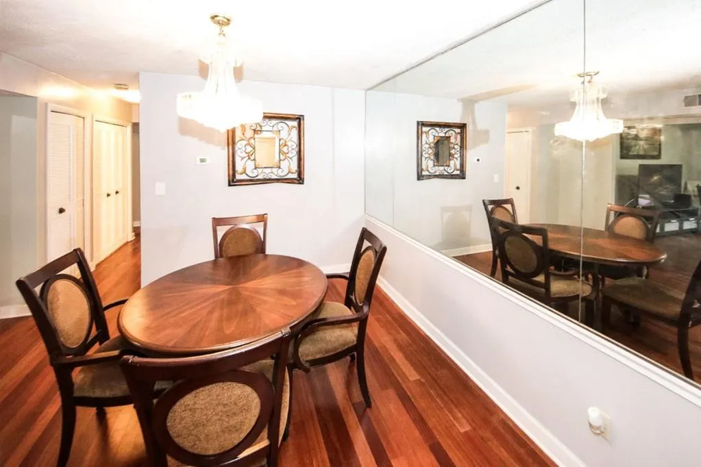 6851 Roswell Road Unit K-3, Sandy Springs, Georgia 30328, 2 Bedrooms Bedrooms, ,2 BathroomsBathrooms,Residential,Sold,6851 Roswell Road Unit K-3,6690196