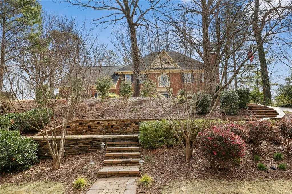 8215 Sullivan Hill Road Road, Sandy Springs, Georgia 30350, 5 Bedrooms Bedrooms, ,4 BathroomsBathrooms,Residential,Sold,8215 Sullivan Hill Road Road,6695608