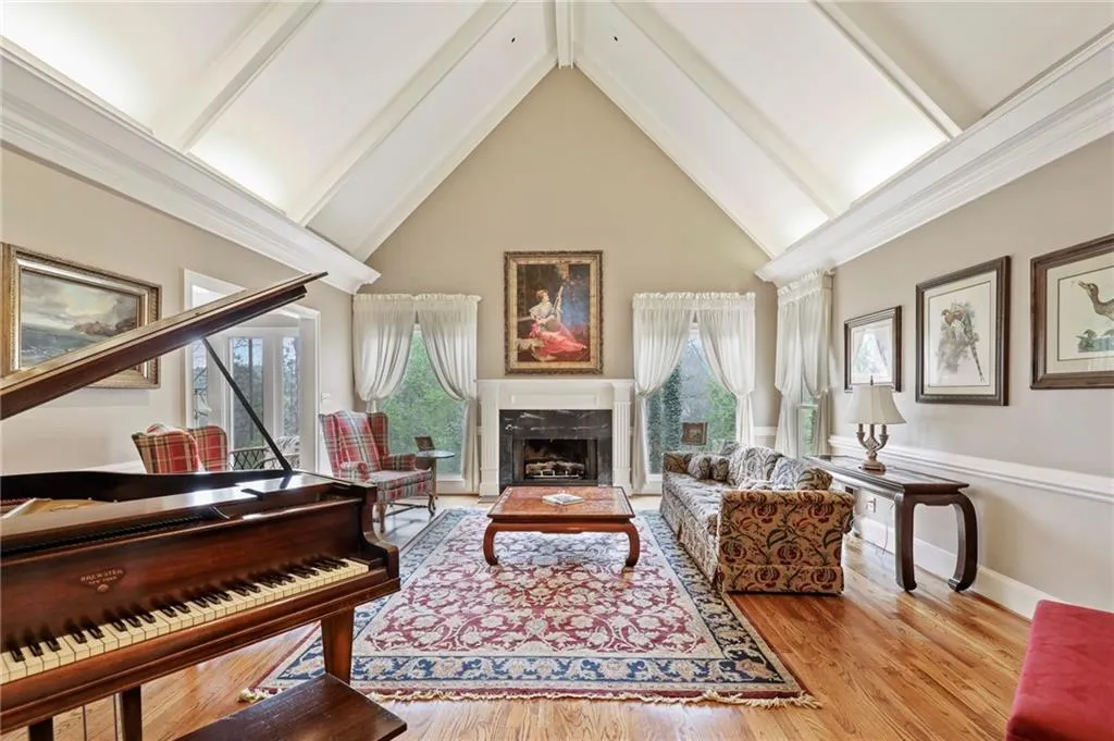 8215 Sullivan Hill Road Road, Sandy Springs, Georgia 30350, 5 Bedrooms Bedrooms, ,4 BathroomsBathrooms,Residential,Sold,8215 Sullivan Hill Road Road,6695608