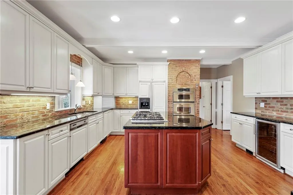 8215 Sullivan Hill Road Road, Sandy Springs, Georgia 30350, 5 Bedrooms Bedrooms, ,4 BathroomsBathrooms,Residential,Sold,8215 Sullivan Hill Road Road,6695608