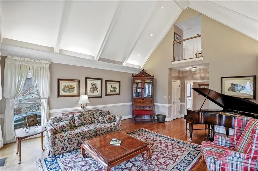 8215 Sullivan Hill Road Road, Sandy Springs, Georgia 30350, 5 Bedrooms Bedrooms, ,4 BathroomsBathrooms,Residential,Sold,8215 Sullivan Hill Road Road,6695608