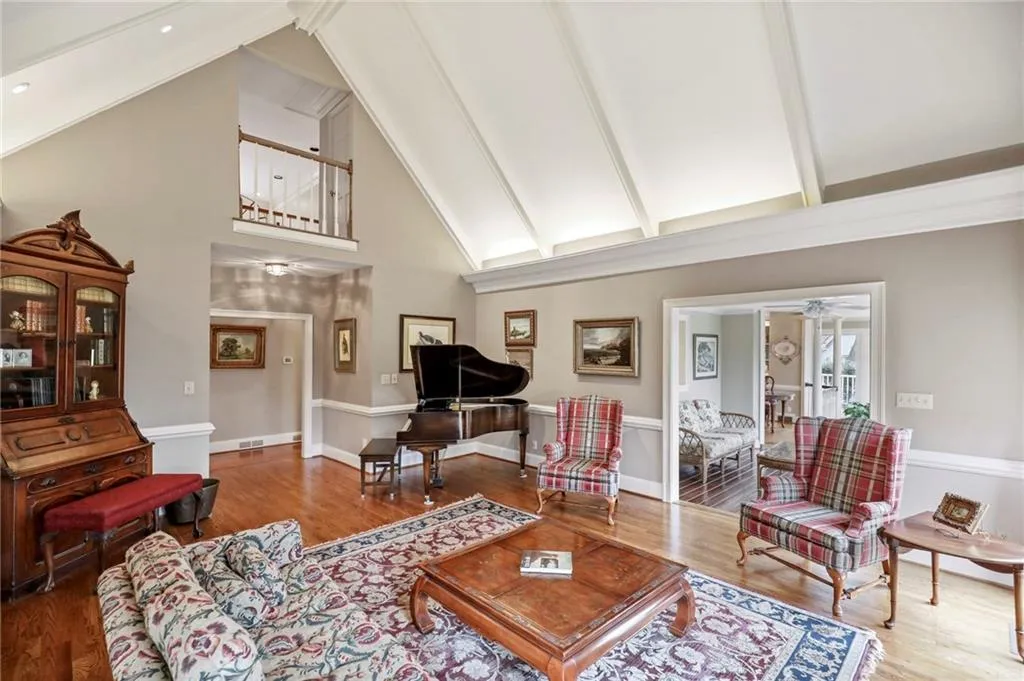 8215 Sullivan Hill Road Road, Sandy Springs, Georgia 30350, 5 Bedrooms Bedrooms, ,4 BathroomsBathrooms,Residential,Sold,8215 Sullivan Hill Road Road,6695608