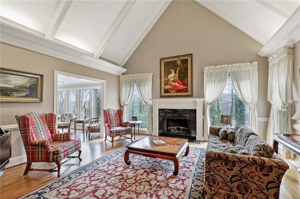 8215 Sullivan Hill Road Road, Sandy Springs, Georgia 30350, 5 Bedrooms Bedrooms, ,4 BathroomsBathrooms,Residential,Sold,8215 Sullivan Hill Road Road,6695608
